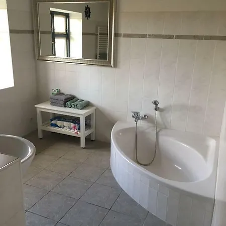Ferienhaus טאטינג